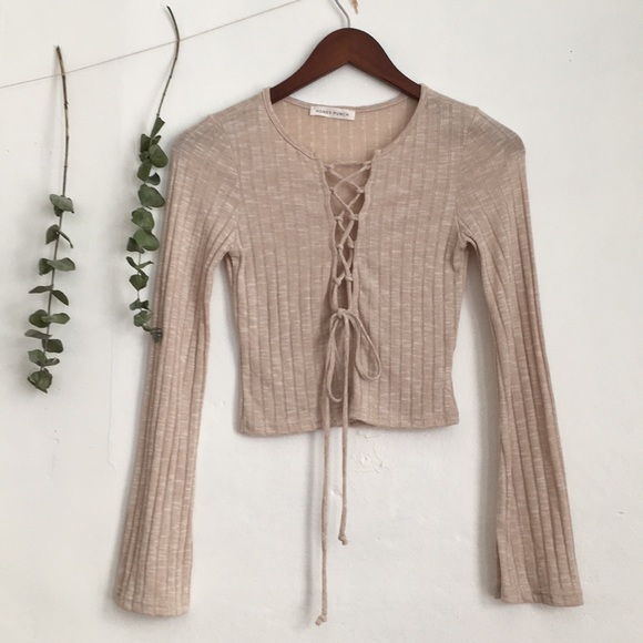 SOLD ❌ HONEY PUNCH Front Lace-up Crop Top - Picture 3 of 6